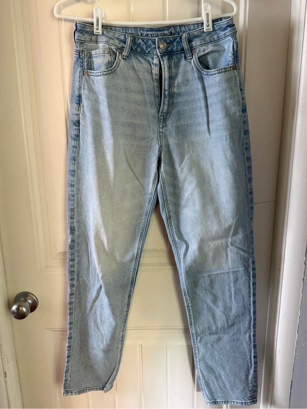 American Eagle 6 long High-Rise Straight Leg Mom Jeans
